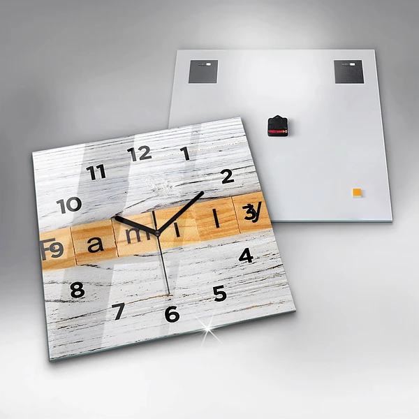 Wanduhr modern quadratisch Familie