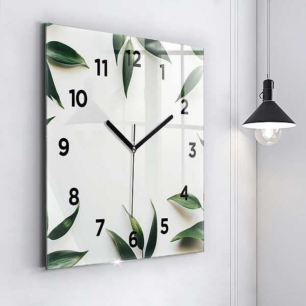 Wanduhr modern quadratisch Rahmen aus Blättern