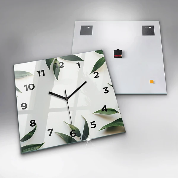 Wanduhr modern quadratisch Rahmen aus Blättern