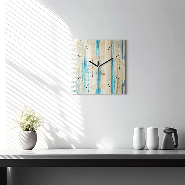 Wanduhr modern quadratisch Zerkratztes Holz