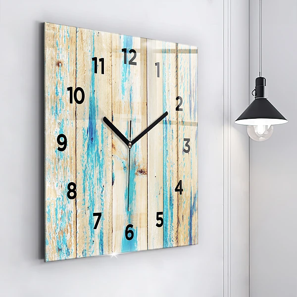 Wanduhr modern quadratisch Zerkratztes Holz