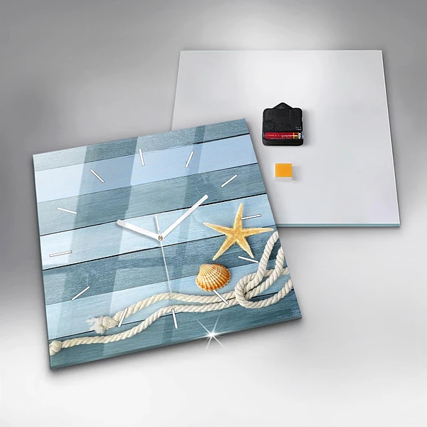 Wanduhr quadratisch Streifen und Muscheln