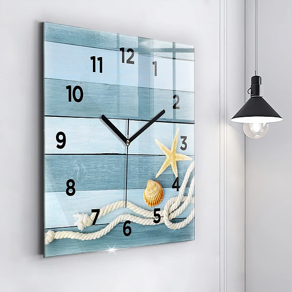 Wanduhr quadratisch Streifen und Muscheln
