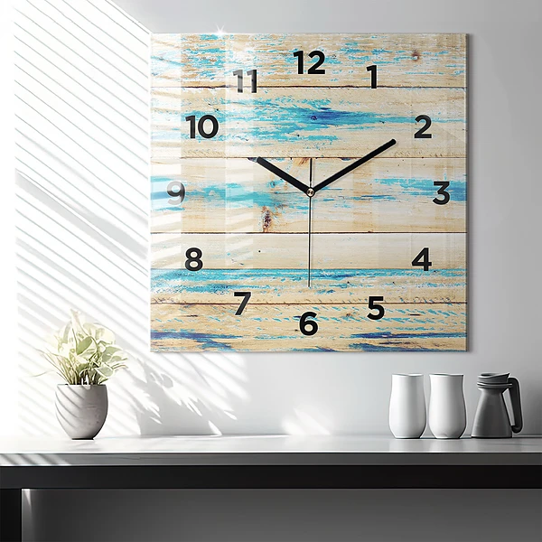 Wanduhr quadratisch Zerkratztes Holz