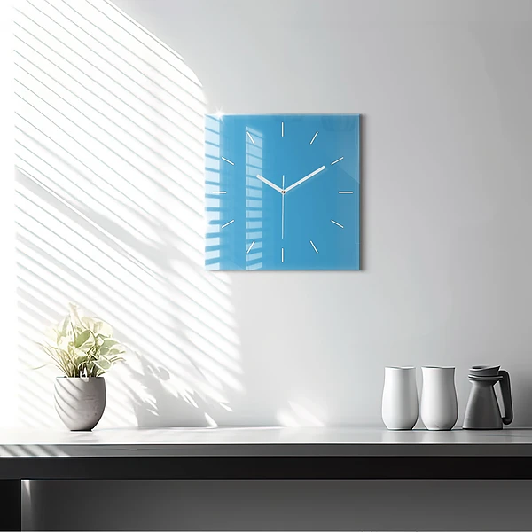 Wanduhr modern quadratisch Die Farbe Blau