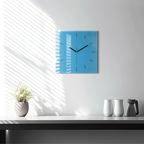 Wanduhr modern quadratisch Die Farbe Blau