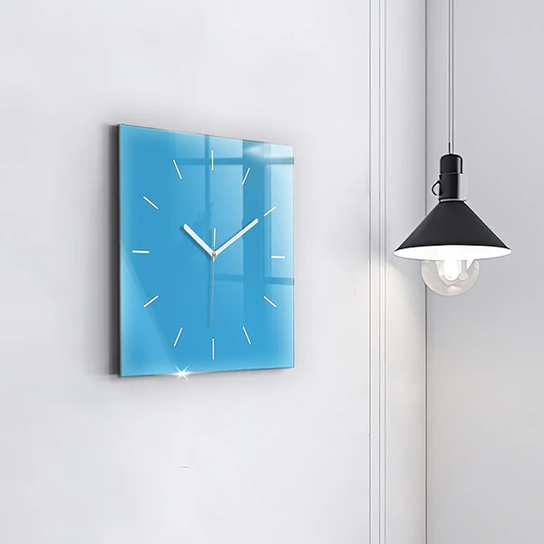 Wanduhr modern quadratisch Die Farbe Blau
