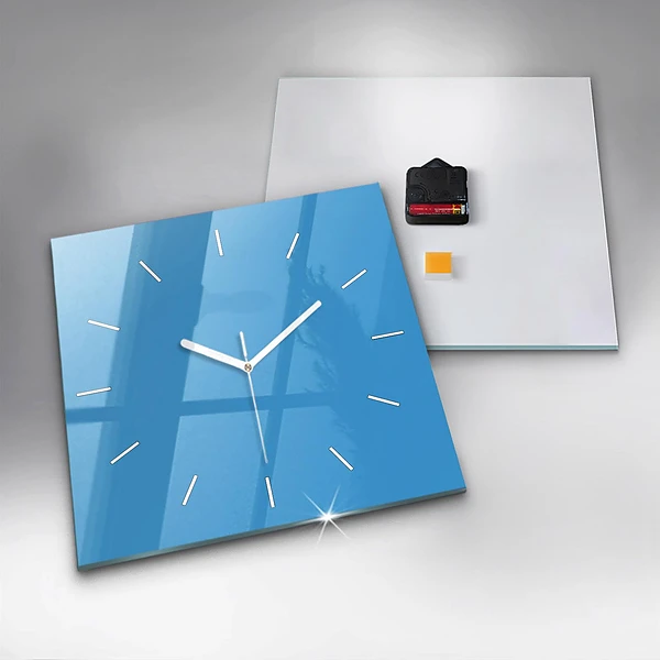 Wanduhr modern quadratisch Die Farbe Blau