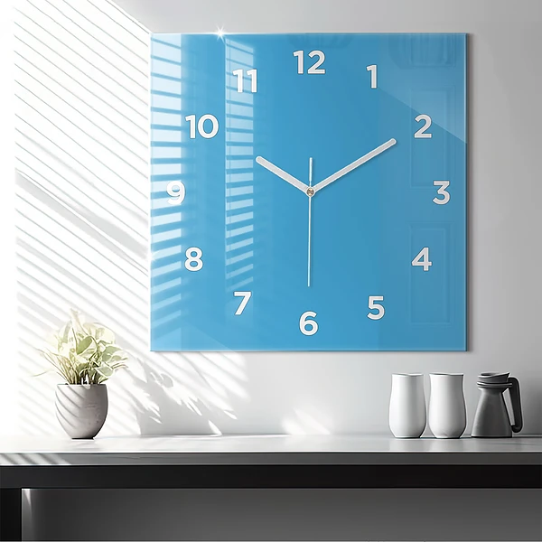 Wanduhr modern quadratisch Die Farbe Blau