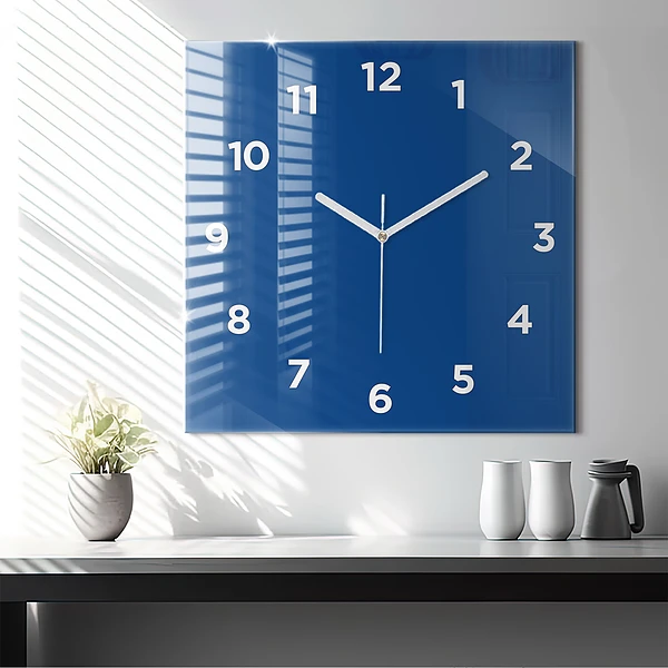 Wanduhr modern quadratisch Farbe blau