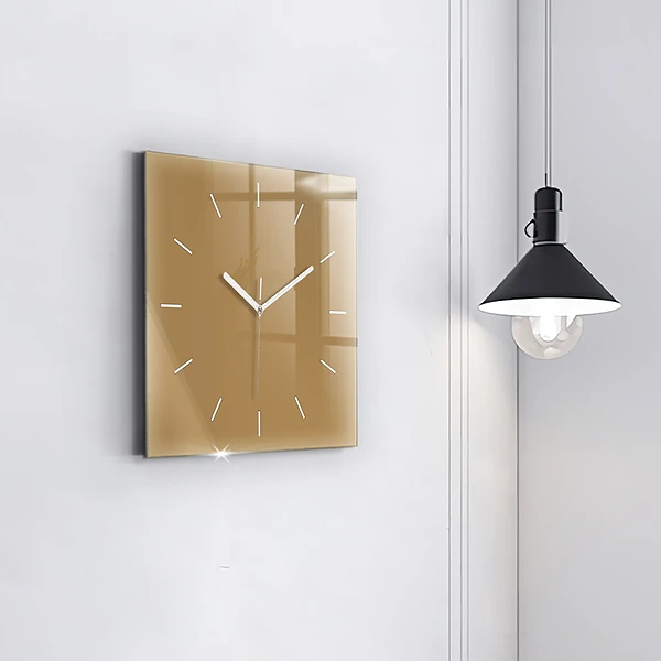 Wanduhr quadratisch Die Farbe Dunkelbeige