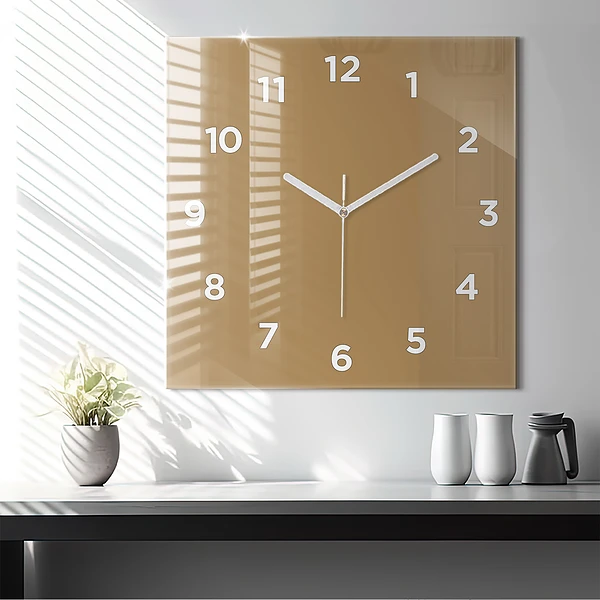 Wanduhr quadratisch Die Farbe Dunkelbeige