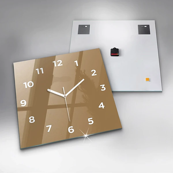 Wanduhr quadratisch Die Farbe Dunkelbeige