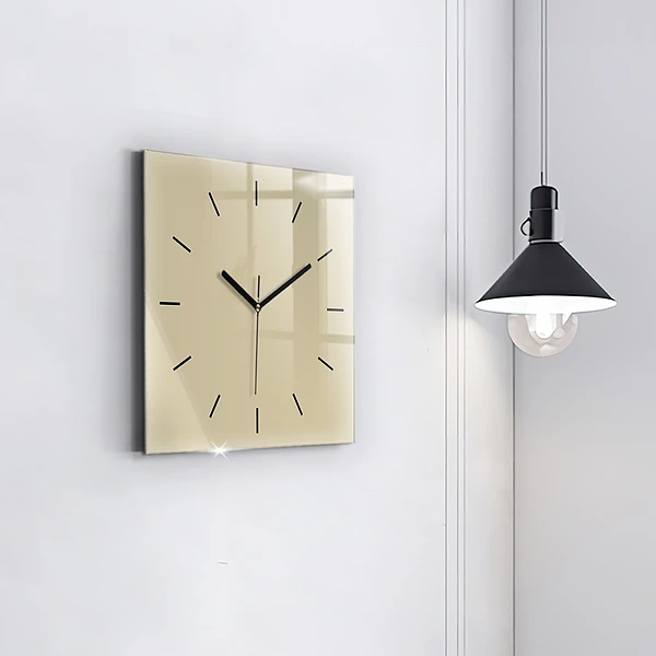 Wanduhr modern quadratisch Farbe beige