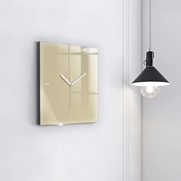 Wanduhr modern quadratisch Farbe beige