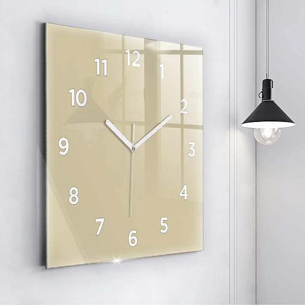 Wanduhr modern quadratisch Farbe beige