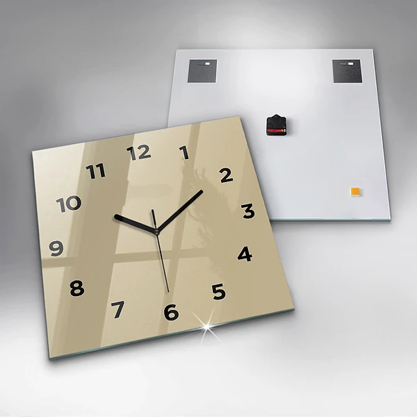 Wanduhr modern quadratisch Farbe beige