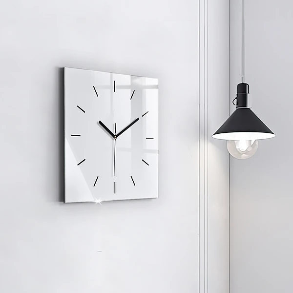Wanduhr quadratisch Farbe dunkelweiß