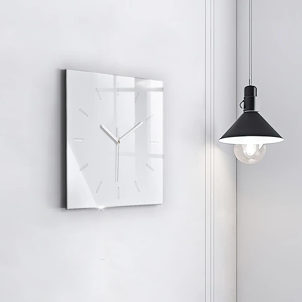 Wanduhr quadratisch Farbe dunkelweiß