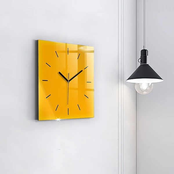 Wanduhr modern quadratisch Farbe goldgelb