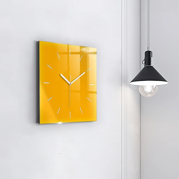 Wanduhr modern quadratisch Farbe goldgelb