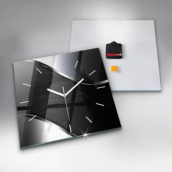Wanduhr modern quadratisch Schwarze und silberne Linien