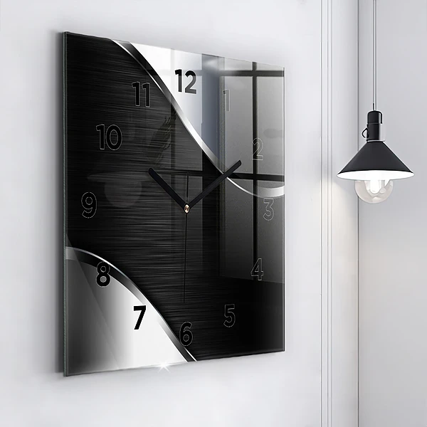 Wanduhr modern quadratisch Schwarze und silberne Linien