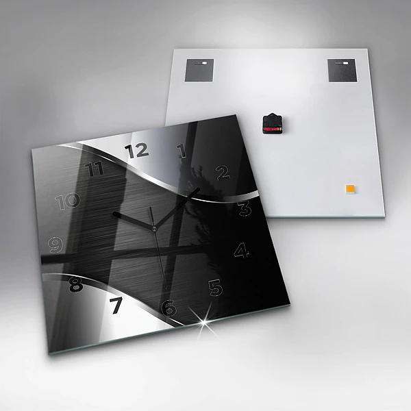 Wanduhr modern quadratisch Schwarze und silberne Linien