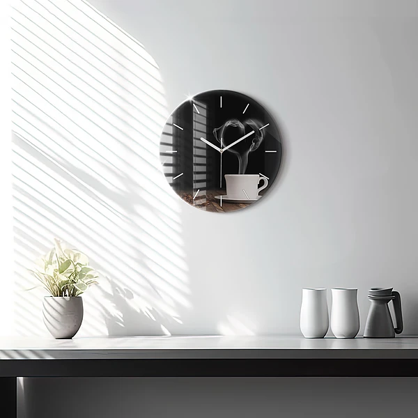 Wanduhr rund Tasse heißer Kaffee