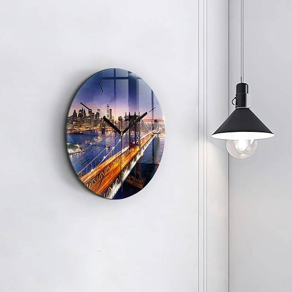 Wanduhr rund New York und der Sonnenuntergang