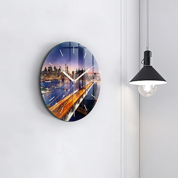 Wanduhr rund New York und der Sonnenuntergang