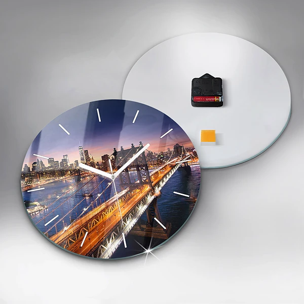 Wanduhr rund New York und der Sonnenuntergang
