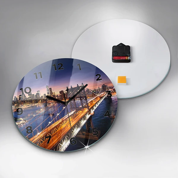 Wanduhr rund New York und der Sonnenuntergang