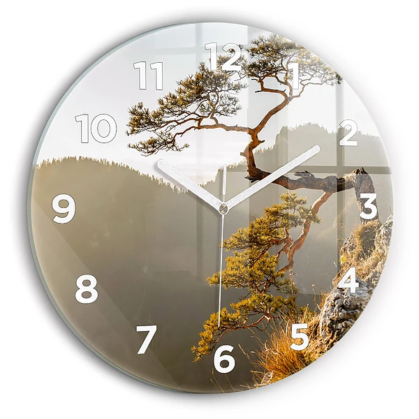 Wanduhr glas rund Baum in den Bergen