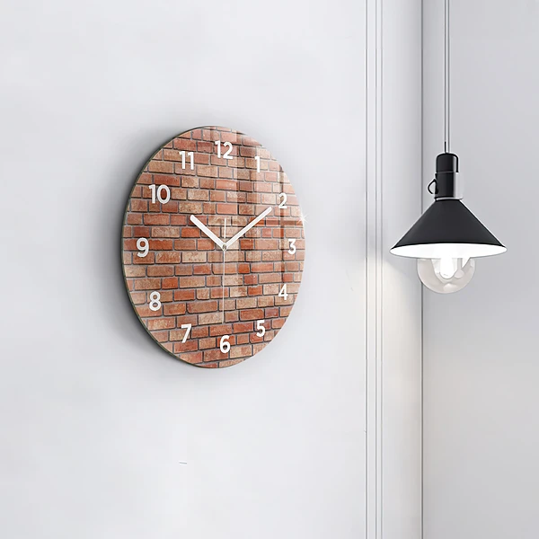 Wanduhr rund Backsteinmauer