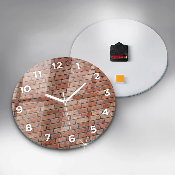 Wanduhr rund Backsteinmauer