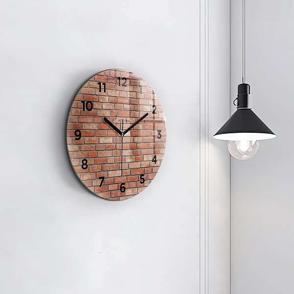 Wanduhr rund Backsteinmauer
