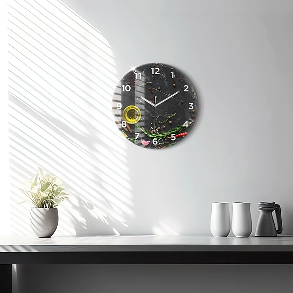 Wanduhr rund mit motiv Gewürze auf der Tischplatte