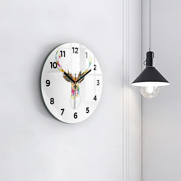 Wanduhr rund mit motiv Kopf eines farbigen Hirsches