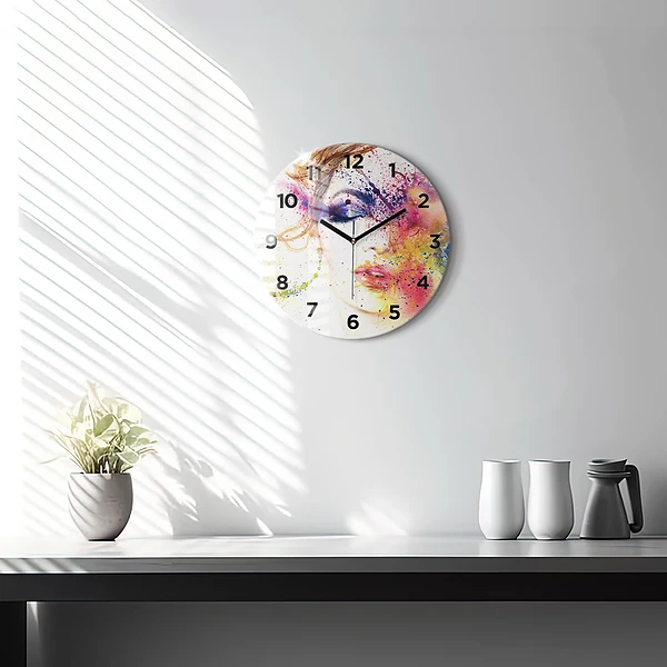 Wanduhr rund mit motiv Porträt einer geheimnisvollen Frau
