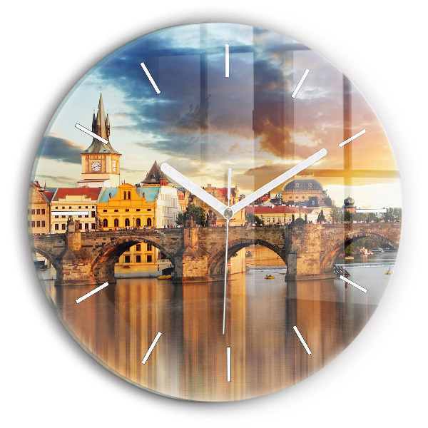 Wanduhr glas rund Panorama über einen Fluss