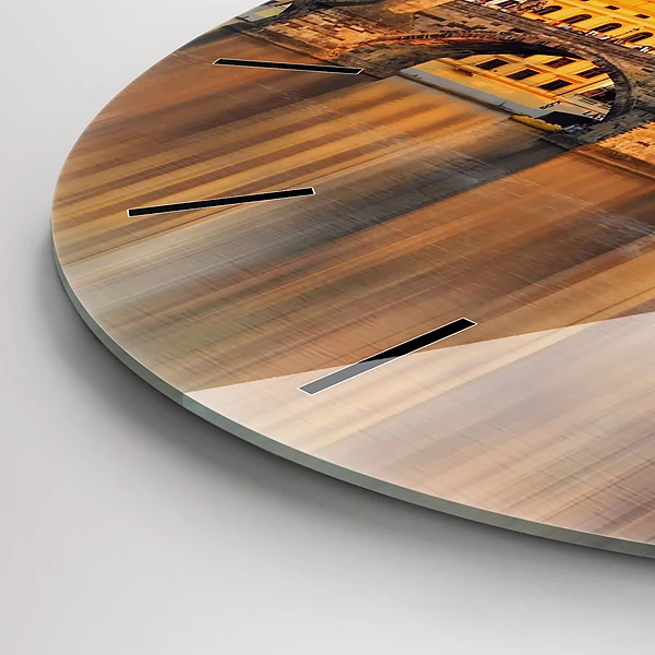 Wanduhr glas rund Panorama über einen Fluss