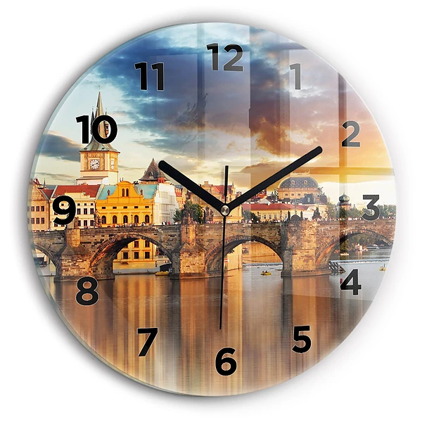 Wanduhr glas rund Panorama über einen Fluss
