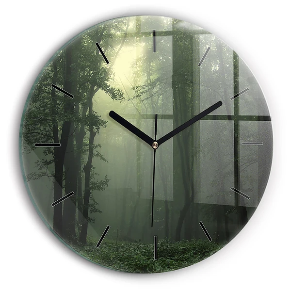 Wanduhr rund Nebliger Wald am Morgen