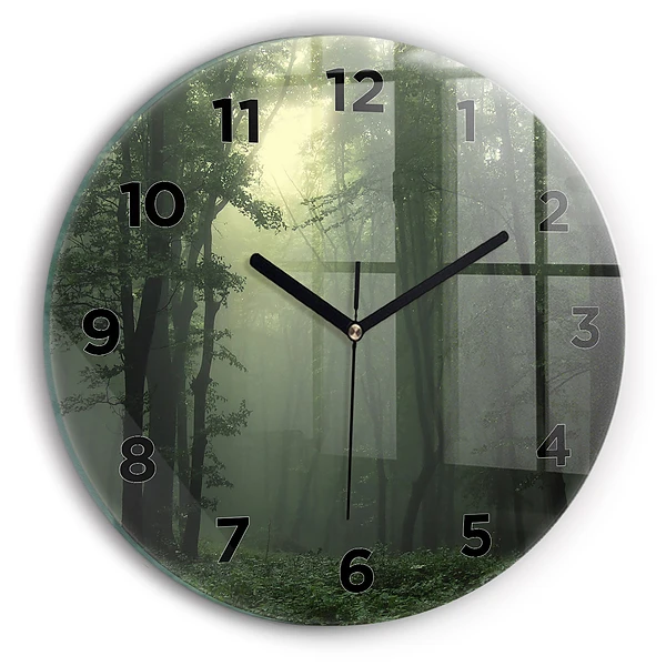 Wanduhr rund Nebliger Wald am Morgen
