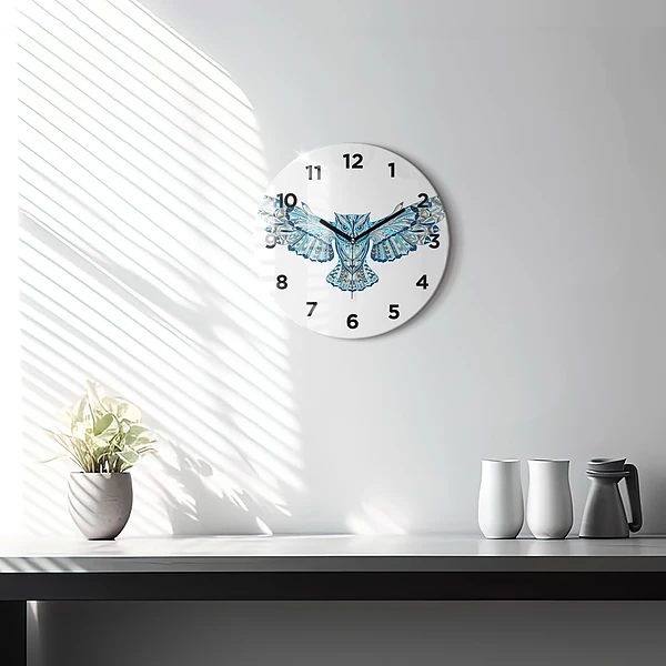Wanduhr rund Eule im Flug