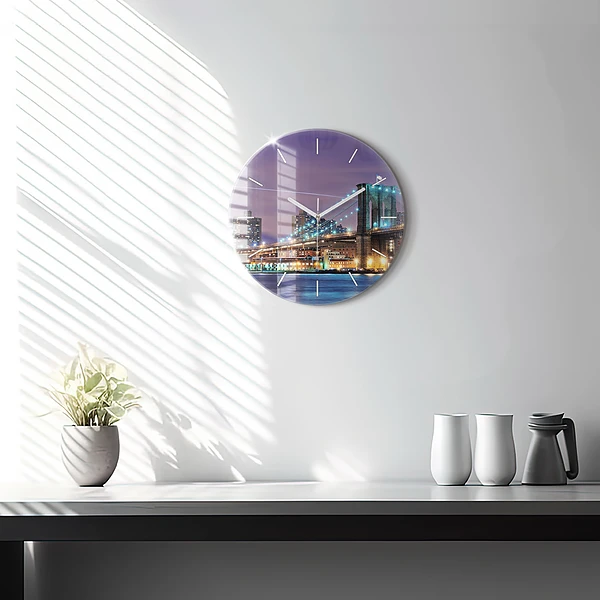 Wanduhr glas rund Brooklyn Bridge und East River
