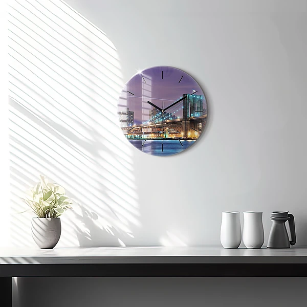 Wanduhr glas rund Brooklyn Bridge und East River