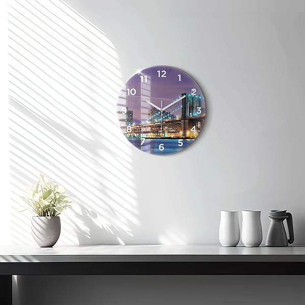 Wanduhr glas rund Brooklyn Bridge und East River