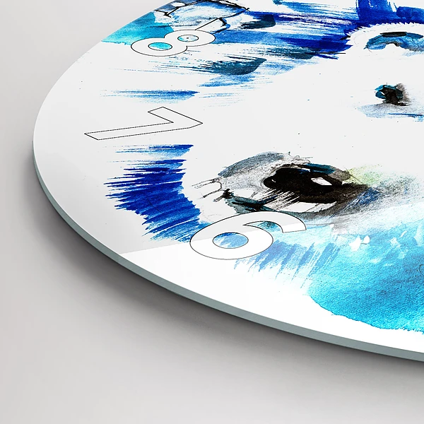 Wanduhr glas rund Bär auf einem Hintergrund aus Eis